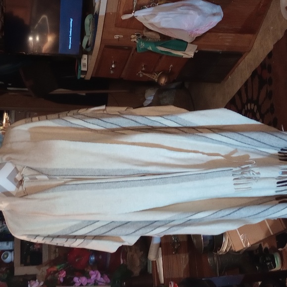 Authentic wool poncho came from Texas... - Picture 3 of 11